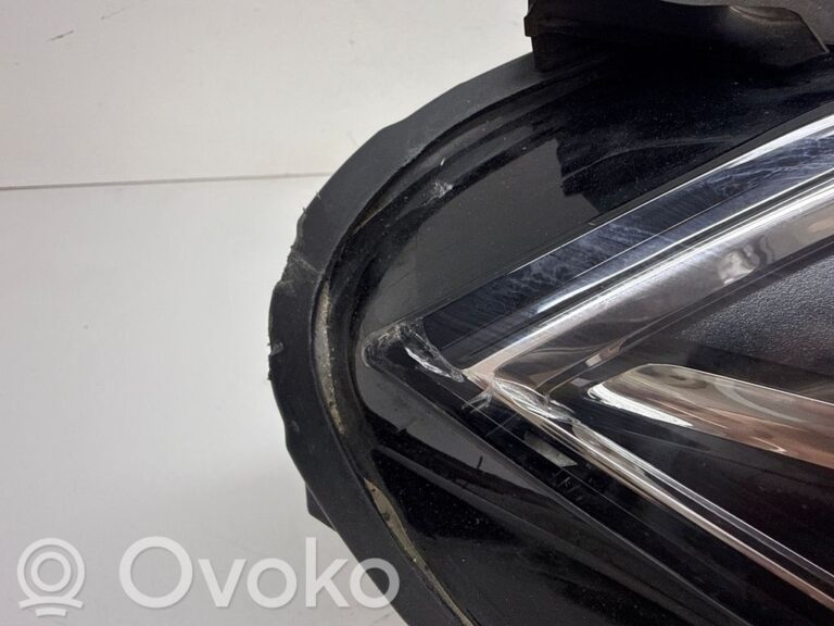 ce22242a1884903e02a700eb979781b5-8448f65dd35c534e3059b6eb3b3d35ea_headlight_headlamp