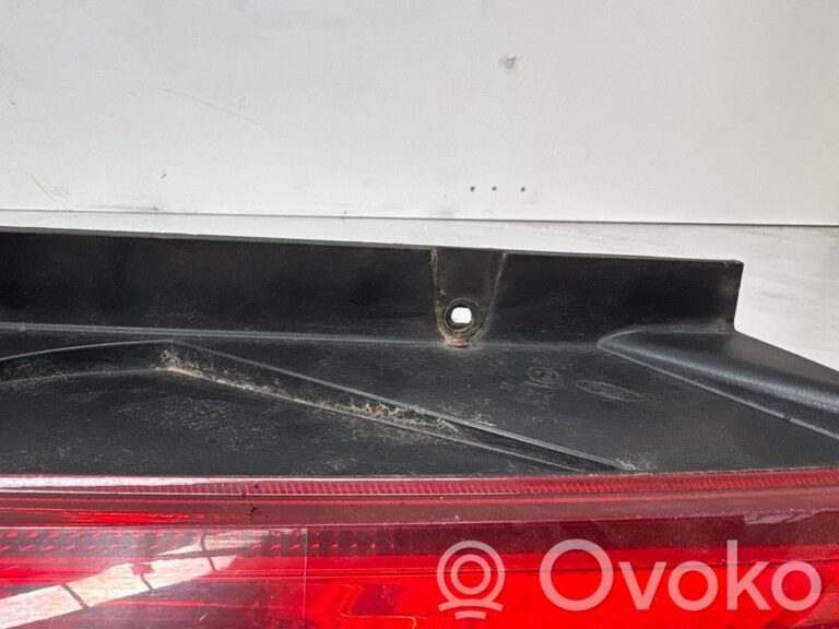 ce7759b442474881fbc201c1c6cd846e-604a0885bcdadae9132d58bd9fa2ed8f_rear_tail_lights