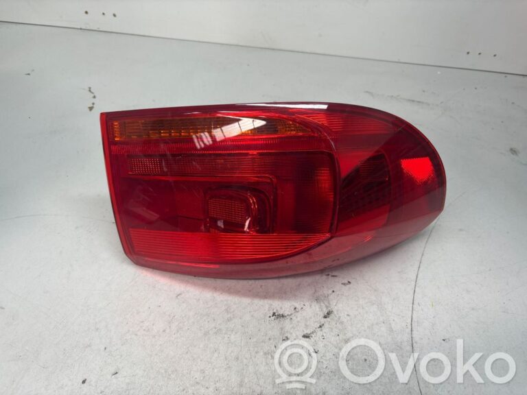 cf9c37a11e169686088512c02c90656c-2a0108f16b62555785b8d692fd7fc947_rear_tail_lights