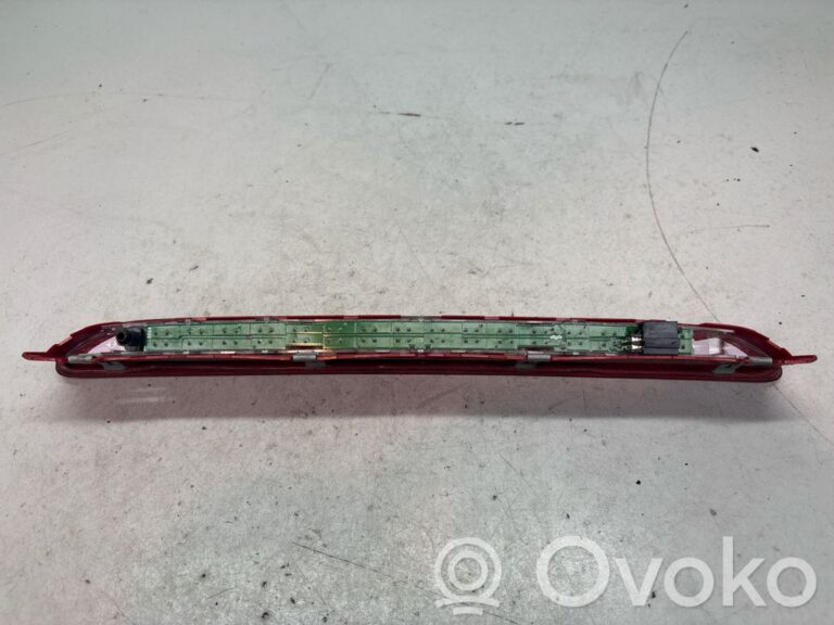 cfb8c52eae0e8eced8cec55209f297db-0ad2a103405dddf056d690fd82c48588_third_center_stoplight