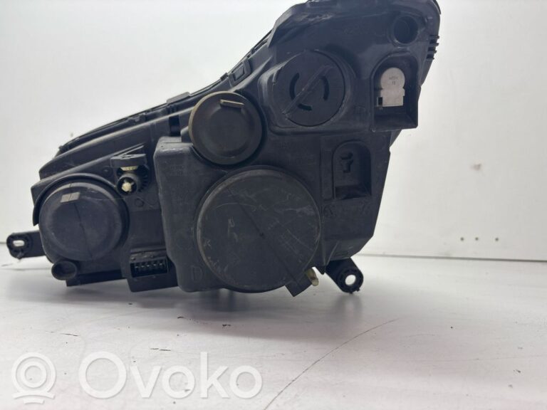 d1f60782e046c7437954501bc49ef186-5cc592b9a9c71ef3ed3547f5f11f5a8c_headlight_headlamp