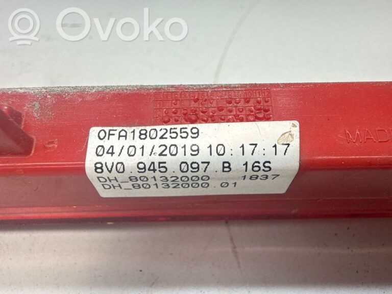 d2c2f316146acd9999cccc134136187f-6049f78a1586d143bff4a3d4f3f08461_third_center_stoplight