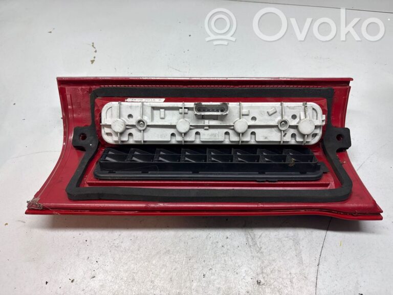 d37c92752c7ab5de05423c8b1b46a6fd-560472bf88955f53dd6befcf0e1b1dd0_rear_tail_lights
