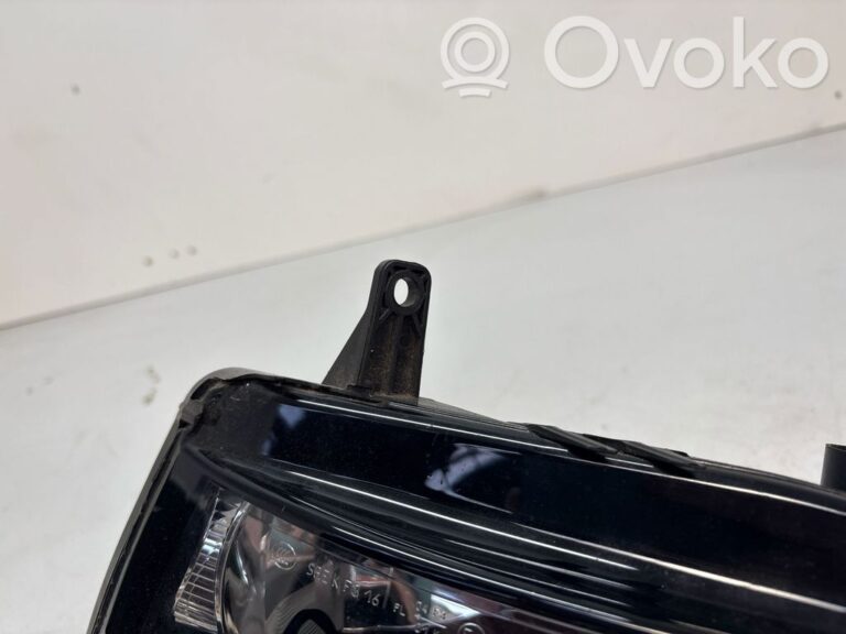 d51cf68b13c09204827cc64a41c37e44-0c1e2bada02f3f47c45ab818f044a758_front_fog_light