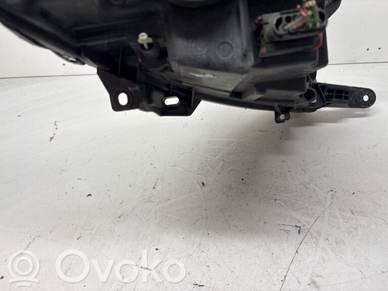d5325212beb735b0ee0a1289673780b2-7239d6f26d1c24fd9e37e7b8f1ed7d52_headlight_headlamp