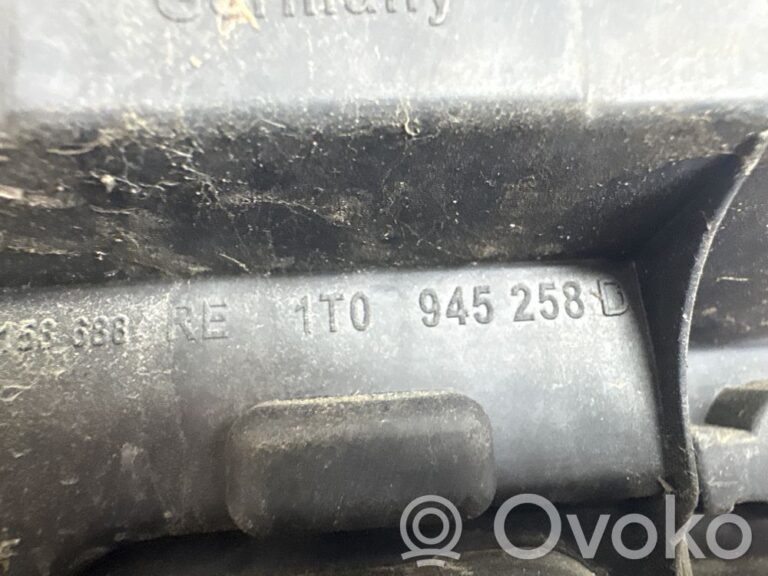 d71dc220da42363b9e6bb98a92fb2a60-2f34d267b427e831fd9a064b848de88b_tail_light_bulb_cover_holder
