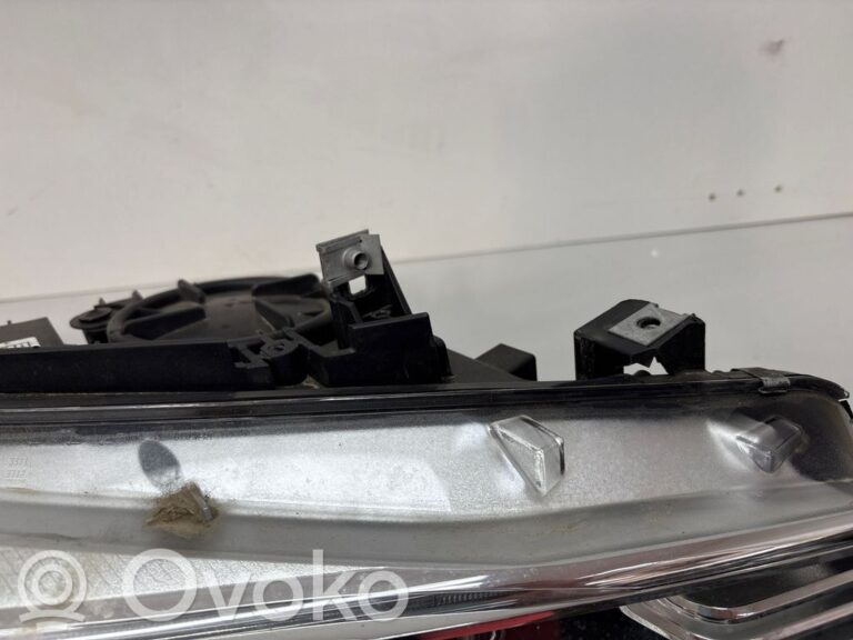 d803c21523a3fc71d11f05fe8df915fa-98e4bd883c41a54ccfd518b38e157393_headlight_headlamp
