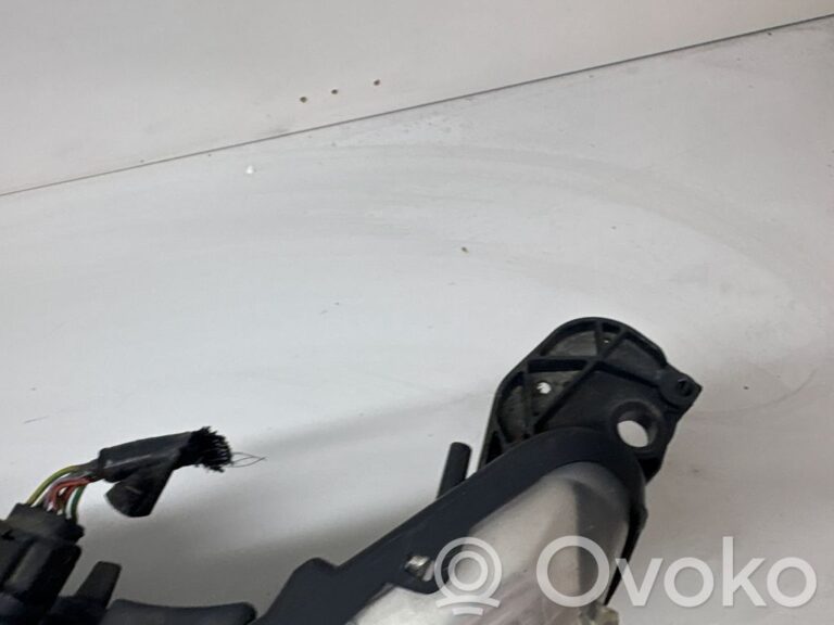 d8483876112f79187aecd745eec7f918-9811983d62a1e888fdcf5a2cc91ef31c_headlight_headlamp