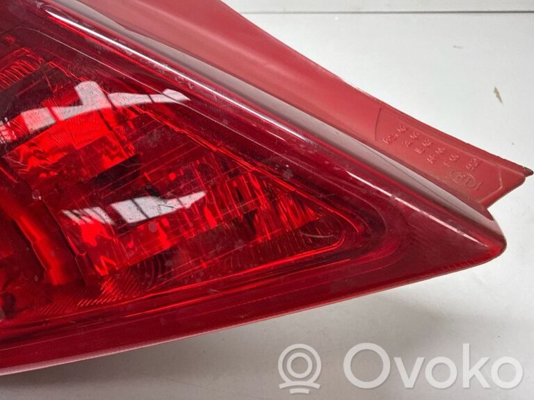 d90fbe5412ff35ce8cfb0b2767c31329-b6c841e878dff21d7cb6bbadaacd6194_rear_tail_lights