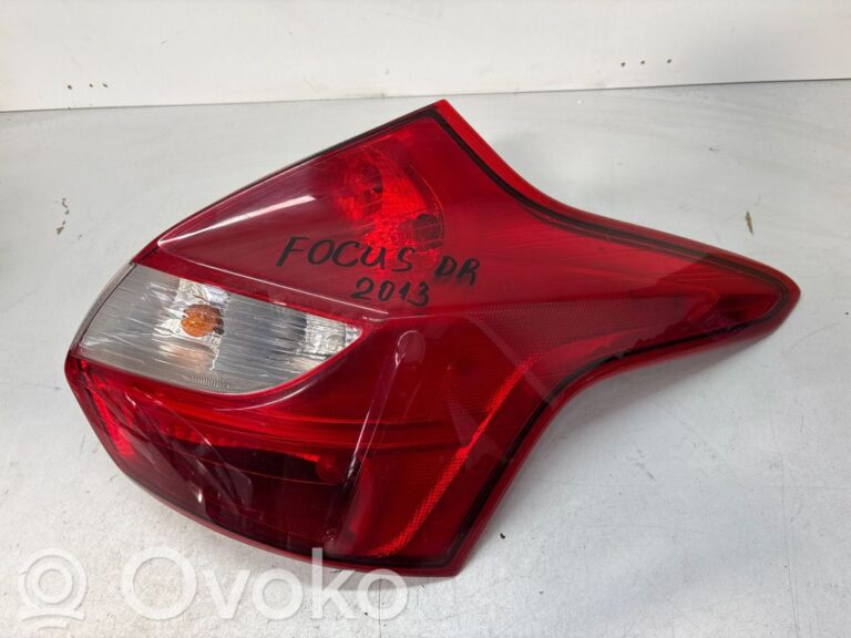 db1889c42f321497470521a4adf7e84d-94cdf18c84bb0a9d6819079576447923_rear_tail_lights