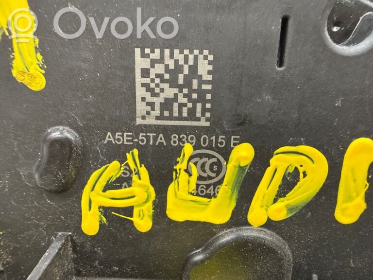 dba0cb8a6c3daecbad4c5cb0cb887e8f-289beafcc34e65f5af2550fd9aec63b0_rear_door_lock