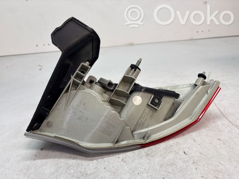 dd5c2c06af76413b9173645e2830277e-c4e2151ba0077934ed49d0b4ac42d9d6_rear_tail_lights