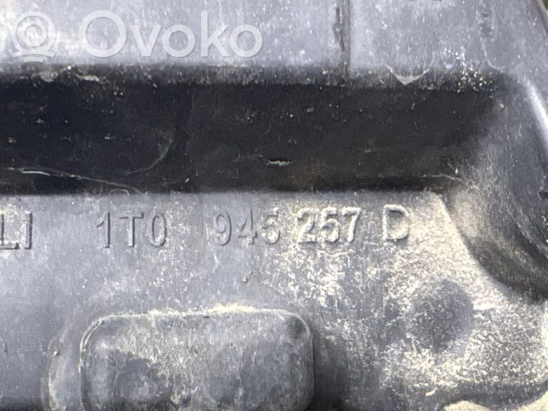 ddeb1440beacddc7d1f7c7ac4bad1c0d-2ebed128a02124916040479c62d38f31_tail_light_bulb_cover_holder