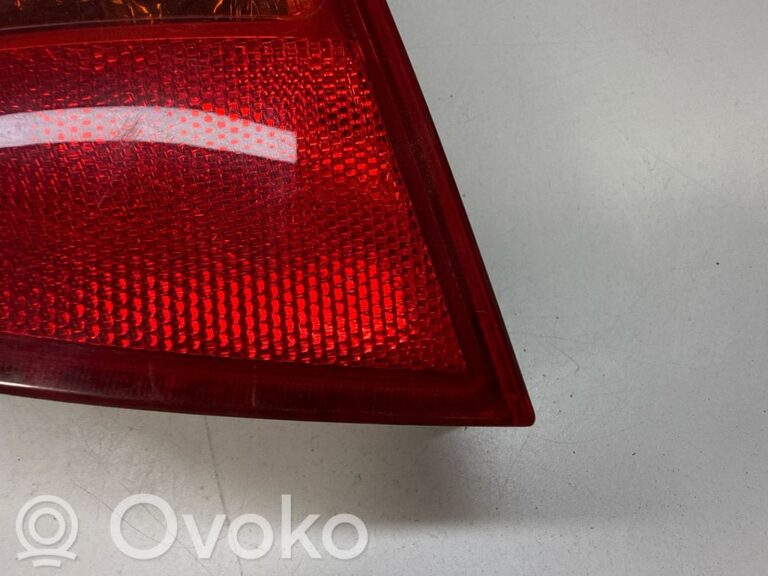 dea68d3222db758e32cd1d027ddb8ad8-bb947eea1c81cf0cf820e8937c21f089_rear_tail_lights