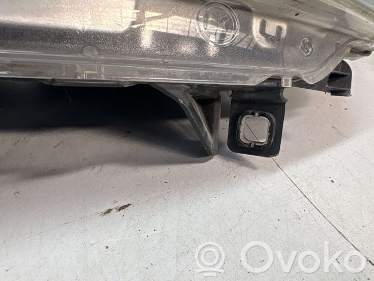 df8d4d04697777456417e2e5901146f4-b46211d5991477d8da2c2c08159319d0_headlight_headlamp