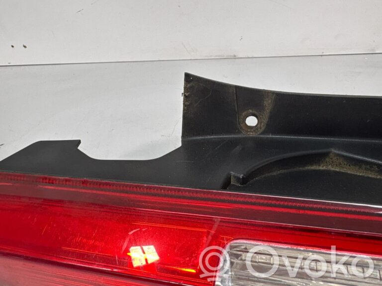 dfec1e440ed88456dc5e41fe56441935-4a2f8ac49c9c296dd8c2127c4070b984_rear_tail_lights
