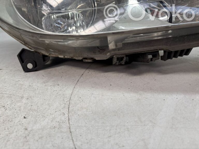 e016d835735dad41c7504ea0640a120c-f768ee7e7baf4de1ff17cfab85610382_headlight_headlamp