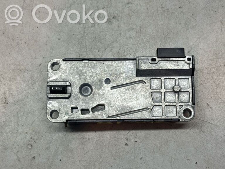 e036810b09a61757cb8f336cf6caae0d-e9481f29464fa02495619312d68fe0ce_steering_wheel_lock