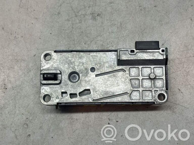 e036810b09a61757cb8f336cf6caae0d-e9481f29464fa02495619312d68fe0ce_steering_wheel_lock
