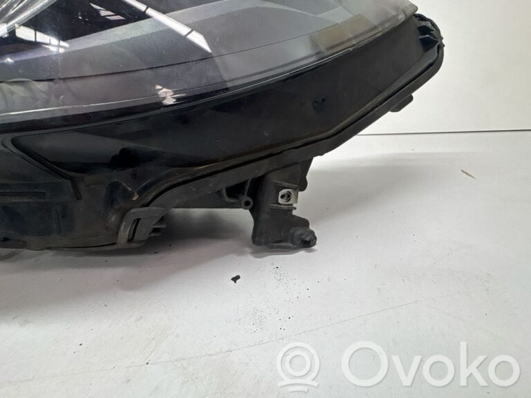 e04408abd558d8ad3a8bed058d397398-8b9a24541e0648ad7d884220556f3133_headlight_headlamp
