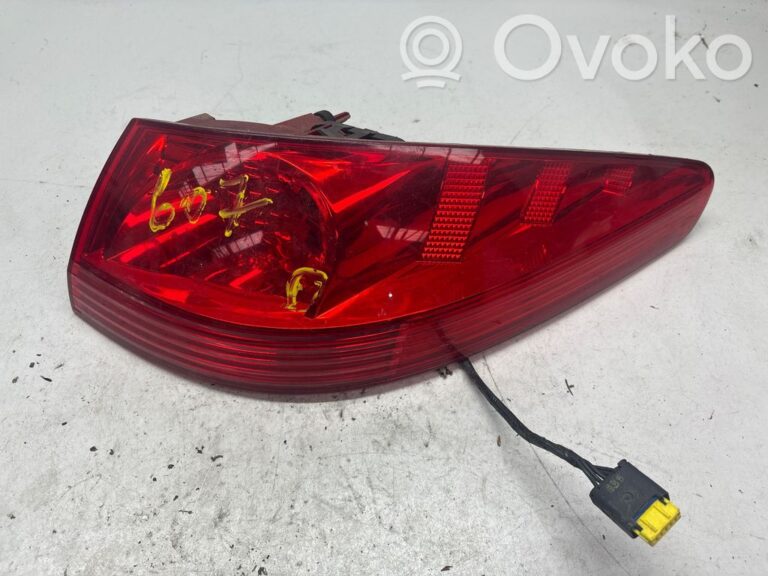 e0ba833a6c25f447ae1bc0cdbfe4ec27-36b7e27eff0205d7d7bbd1f6dbc732bf_tailgate_rear_tail_lights