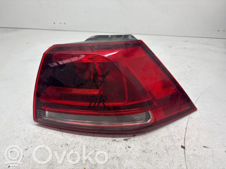 e0f38b994f7a943a2032ece6f2233fb2-73db2476813f0f6a41800ea5e27e5394_rear_tail_lights
