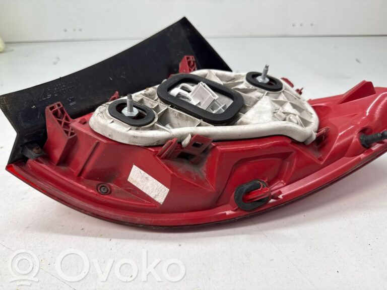 e12dc95aee76db4e669ef7c2f9ac3dd7-84d712ae68cb7cb3ec768bae217ee299_rear_tail_lights