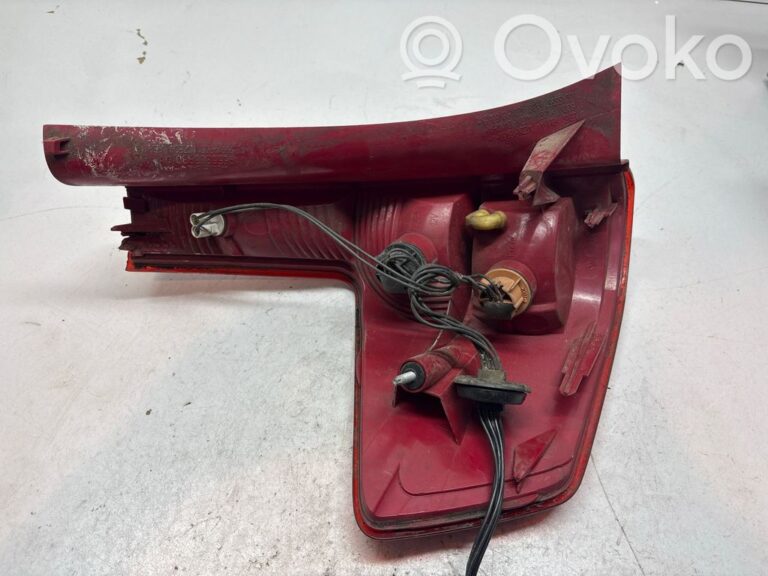 e14656b98cfc3c88adafc2fca6e6e1df-e97f053925d04fad039a9a05dfe3c9b8_rear_tail_lights