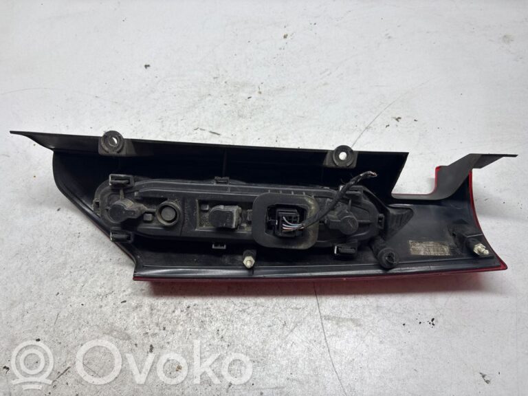 e2c635603d5c630f65aed9f9ae777cca-7f71aeb794dac50545401c0eb15e9a1d_rear_tail_lights