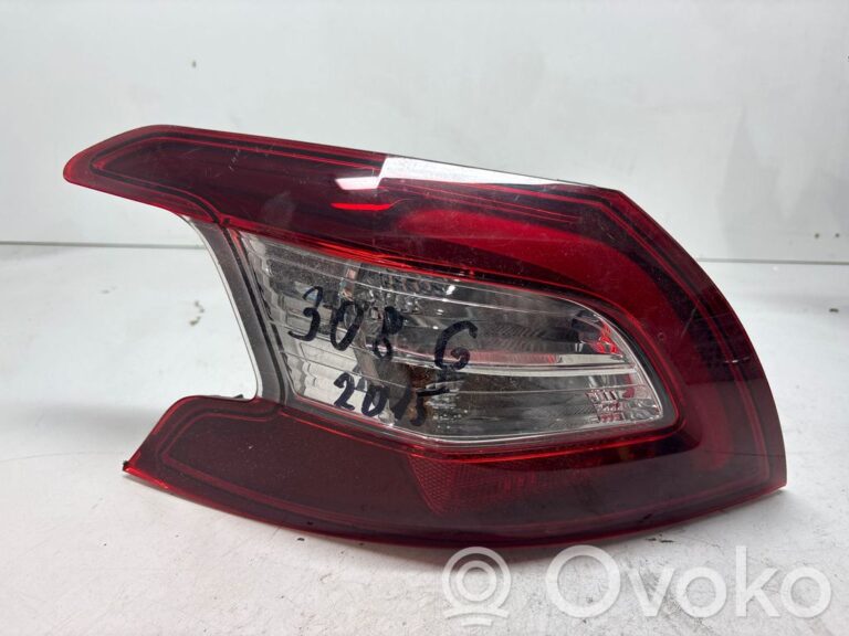 e315000ba2face88f2984618c4b42be7-66bf355251dcd39796ef438a9de9d899_rear_tail_lights