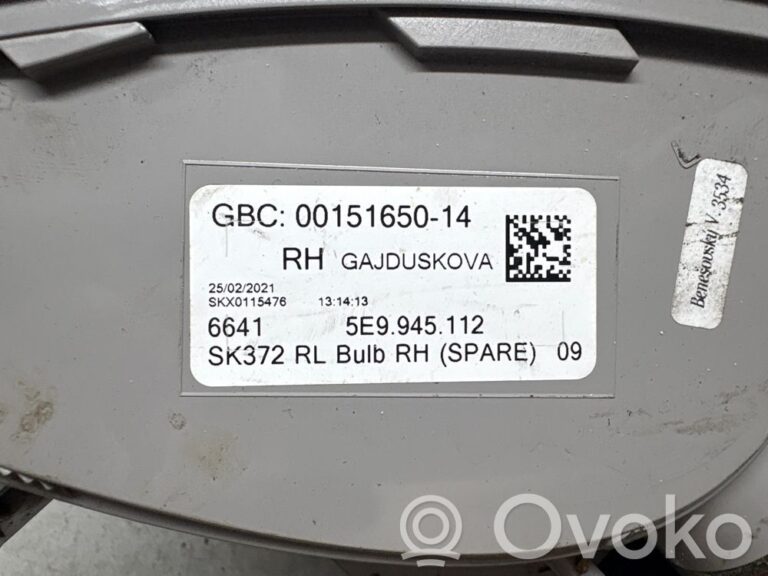 e31e874c9d5799eedb79c651287e1f4f-8d05e90408bf95da01c4080e4728ced4_rear_tail_lights