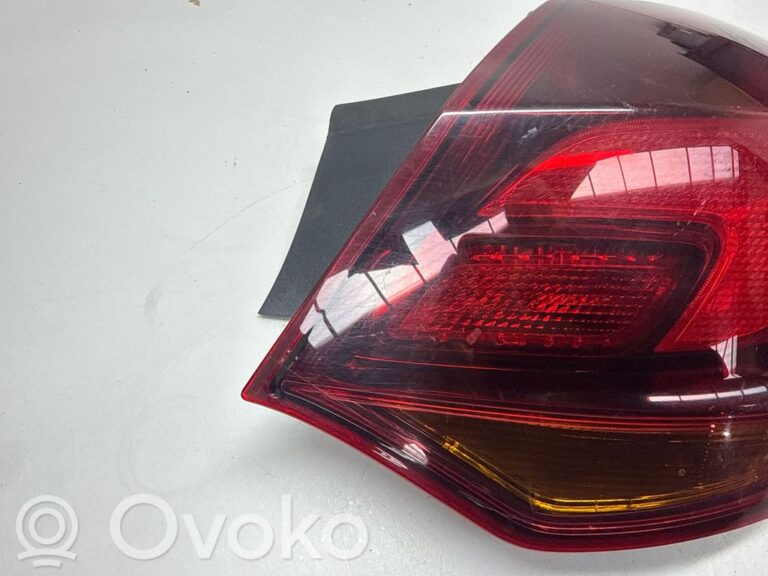 e347263add17881b37679214b836d110-72c4f3629f56eb26cee550dddee9f42c_rear_tail_lights