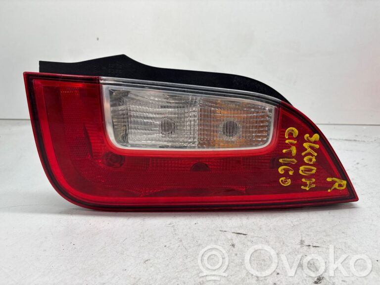 e3b023cca9d04b6858f9fa7d9457890e-7fa304490e468808e9b6d39e7bea6bfb_rear_tail_lights