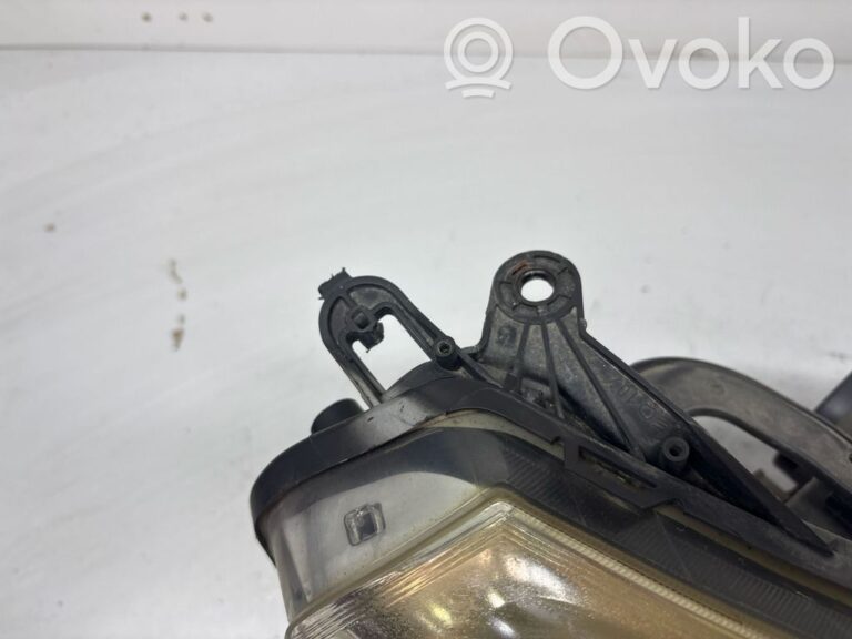 e50a50accce36399be92cb3810a34f69-32113516c037c88971e5325e200e2d66_headlight_headlamp