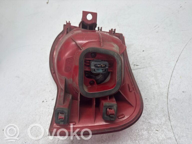 e592a4386a8b9567f16cae79594bb049-92da09a869b51abdae4127692d2f03bf_rear_tail_lights
