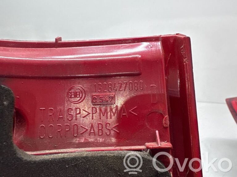 e5e47a735a809edc9ae9cf9f537f655d-7f5137bf1cfc3e4b0a8417ec06ef22dc_rear_tail_lights