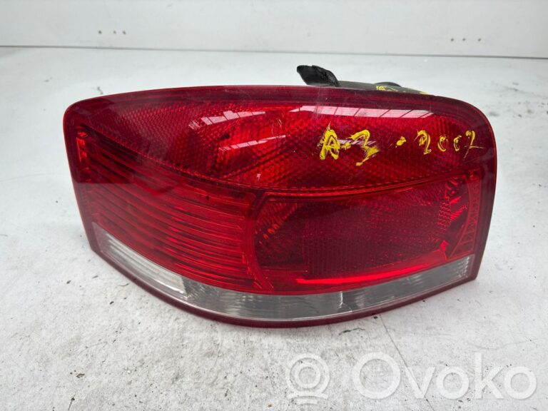 e630b45c55c011f452d050b6258f0ad4-c1f8236b416f555bb4cb8c53b5342704_rear_tail_lights
