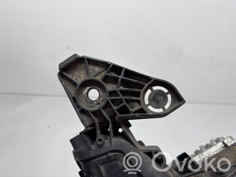 e645ef36cbe31061b35af0ca4d35323c-d76212fdedc419ac7d1a5b57bd7b5265_headlight_headlamp