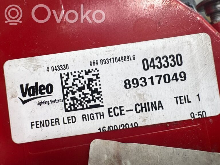 e64ef7db1a3bb79b499a516b49bf9898-220378f16c433791f1601e15e05428e1_rear_tail_lights