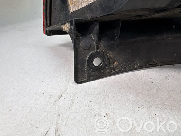 e6a6fb67006f60b710a1cbd3f013d1cf-158441e7e992d95fd640f8f0ba40fb1e_rear_tail_lights