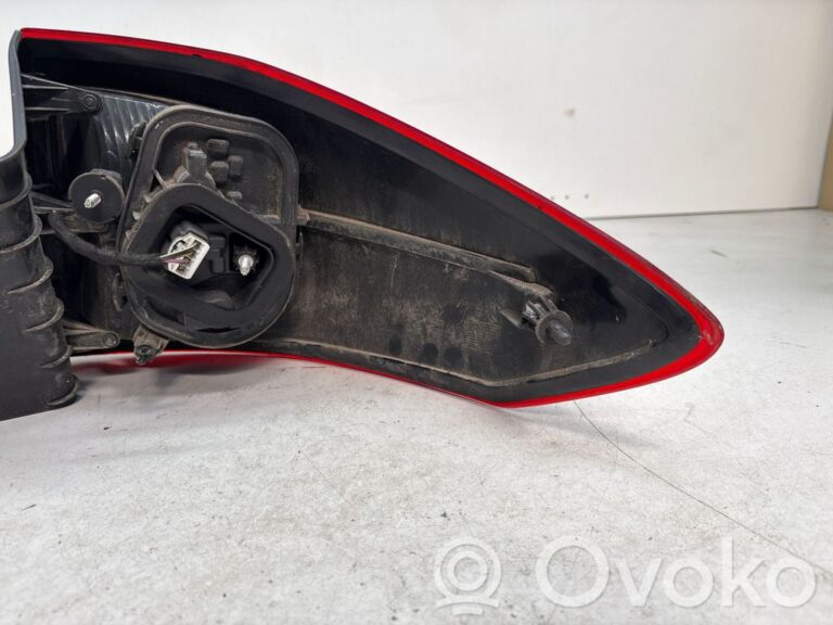 e7903b08730e2726f37d4dee1ef1308a-cd2b6b7ce9d76d64f2c26f1cfb28baac_rear_tail_lights
