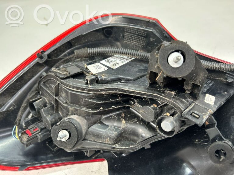 e923fb789eddc97f4c34c2b0673bdb82-b65c3fb4b72ae892039a99a8ec3ddb20_rear_tail_lights