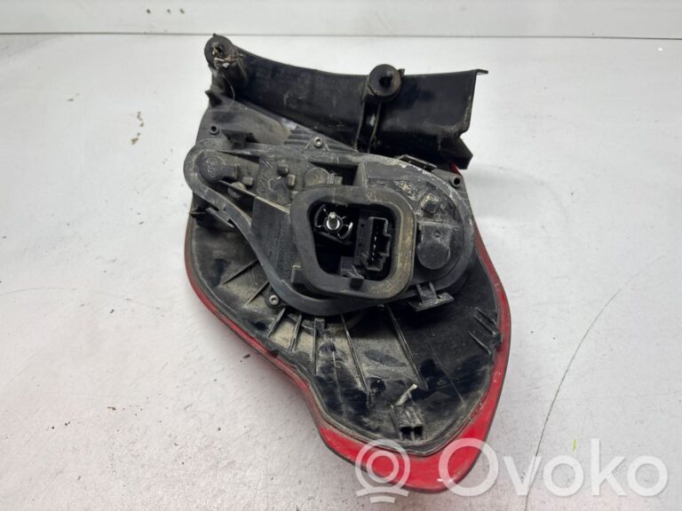 e9400222233750293937fdc9c1ca7849-b29255b9b1d32eebe197f54d5dfed735_rear_tail_lights