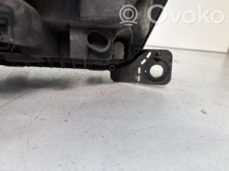 e95121e8fa860810baf05c85bdc99c0c-d086eb4f7c0584e54ce19239455e4dc4_headlight_headlamp