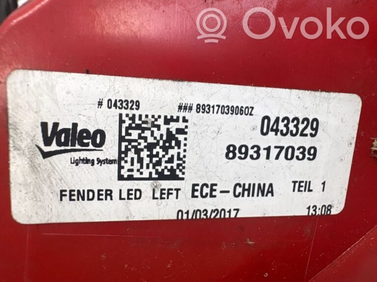 e97ddc0f22f65568dc4cda05d49e314d-51d0187be55e855de2b7e7cfd2319e00_rear_tail_lights