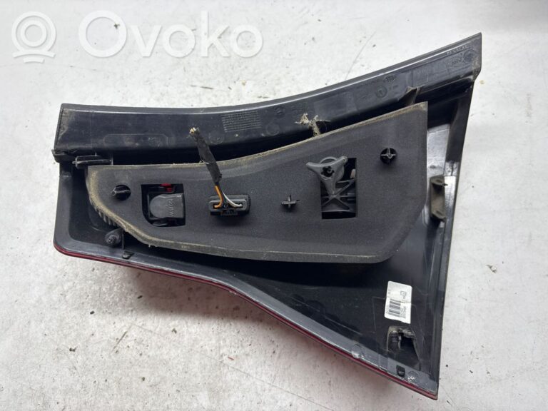 e9de1aa4220bf3cd941bcefacd3e02bb-572fc8c3f5c8eb7e78f71cbc21109a03_rear_tail_lights
