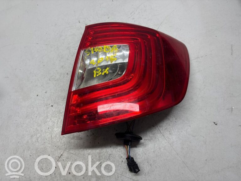 ea2368e3f453392eeb21766b03d1370f-046af0c9969faade33c231250fcf7e76_rear_tail_lights