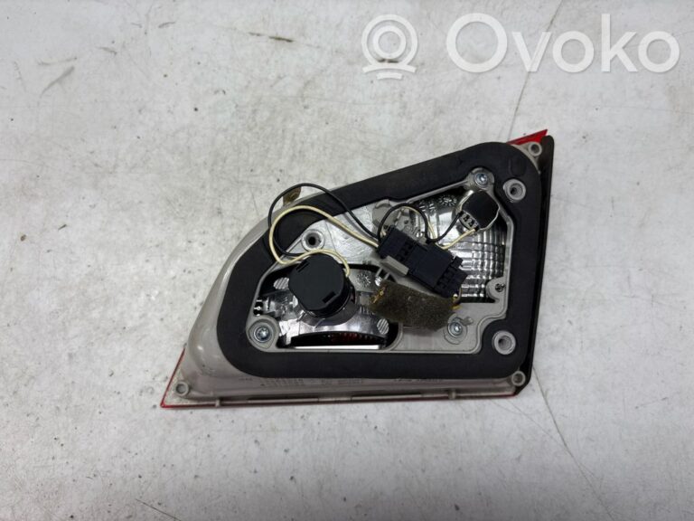 eaa14bb5e235fedf9d359742046f6cdd-c825acb0d0ecc4e6bbf38d20d8671b4c_rear_tail_lights