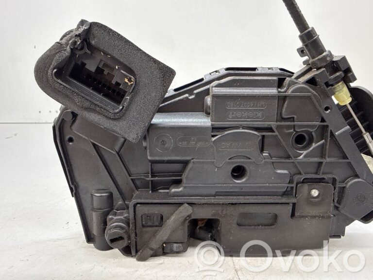 ebf42737e11e6e83d7dffcd403e8321a-de5ae46a0a9d3e3367b3d8028c018821_rear_door_lock