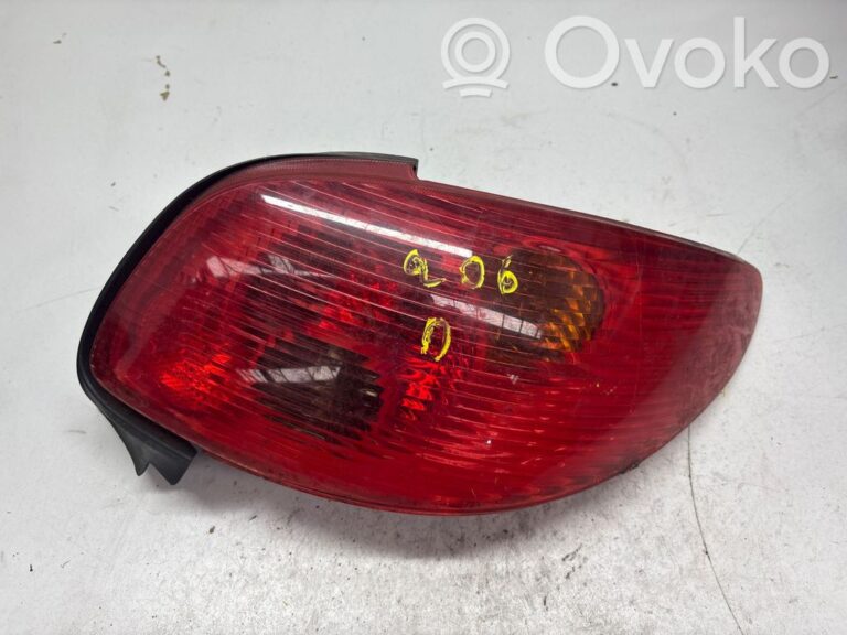 ec51df09bc404417d81e8f7cc899230b-6a4664eae421cee60854100de30befe3_rear_tail_lights